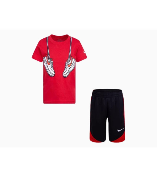NIKE -SET COMPOSTO DA DUE PEZZI: T-SHIRT E PANTALONE -T-SHIRT CON STAMPA SCARPE SHORT CON SWOOSH SUL LATO DESTRO