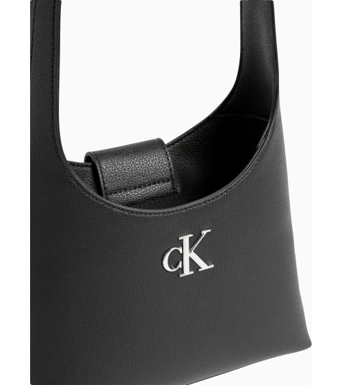 Calvin Klein Minimal Monogram Schultertasche in Schwarz kaufen