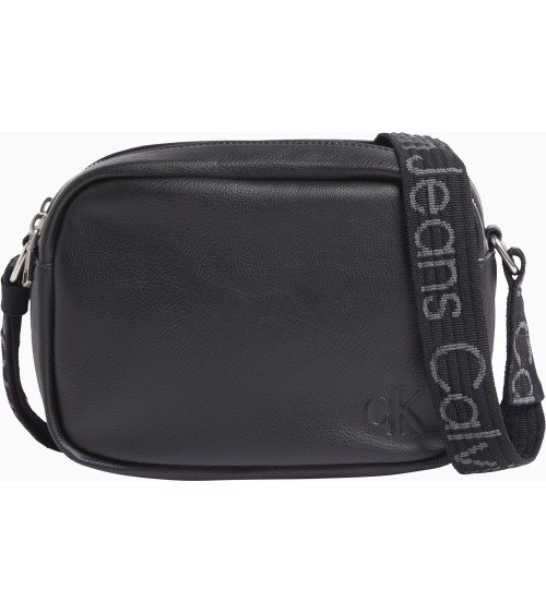 **Meta Title:** Borsa Calvin Klein Nera - Stile e Comfort