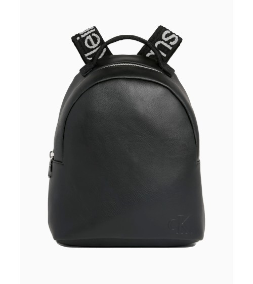 **Meta Title:** Calvin Klein Micro Backpack: Stile e Leggerezza