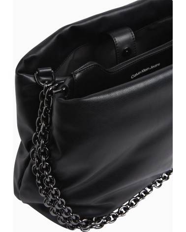 Compra Calvin Klein MICRO MONO TOTE PU - Elegante y moderno.