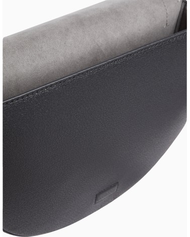Meta Title: Calvin Klein Minimal Monogram Saddle22 - Damentaschen