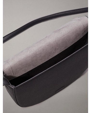 Meta Title: Borsa Calvin Klein Minimal Monogram Saddle22 - Nero