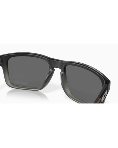 Oakley Holbrook: occhiali da sole neri uomo. Design e UV.