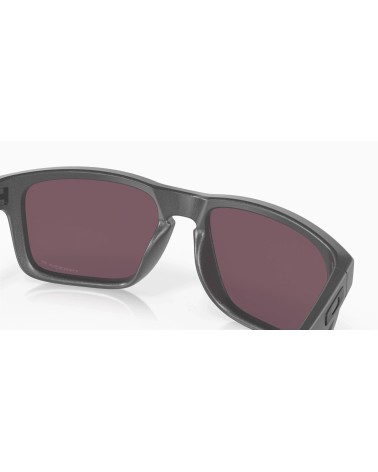 Oakley Holbrook: occhiali da sole neri uomo. Design e UV.