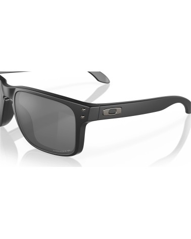 Oakley Holbrook: occhiali da sole neri uomo. Design e UV.