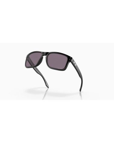 Oakley Holbrook: occhiali da sole neri uomo. Design e UV.