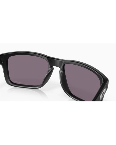 Oakley Holbrook: occhiali da sole neri uomo. Design e UV.