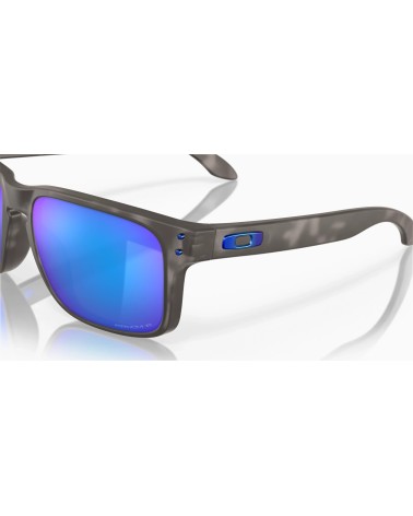 Oakley Holbrook: occhiali da sole neri uomo. Design e UV.