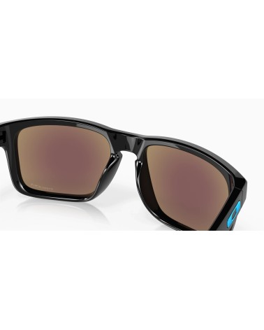 Oakley Holbrook: occhiali da sole neri uomo. Design e UV.