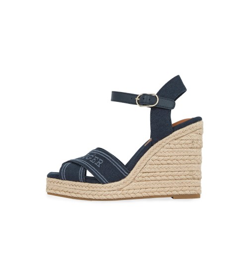 Sandali Hilfiger con zeppa, distintivi per stile e comodità