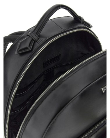 Meta Title: Zaino Guess Firenze Black - Eleganza e Stile Unico