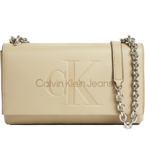 Borsa a tracolla Calvin Klein Sculpted grigia ed elegante