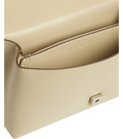 **Meta Title**: Calvin Klein Damen Umhängetasche - Grey Flap