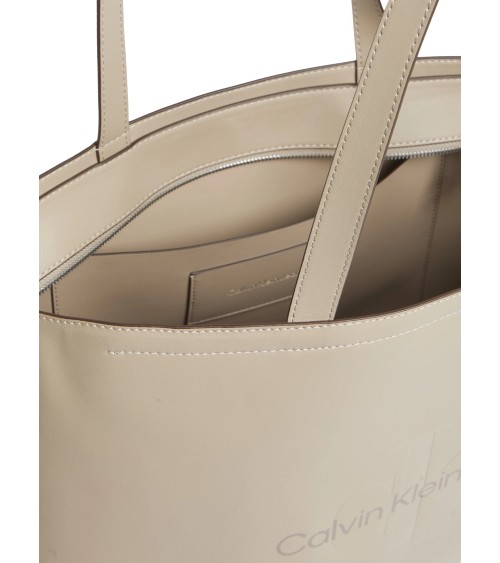 Meta Title: Sac Calvin Klein Sculpté Femme - Élégance Grise