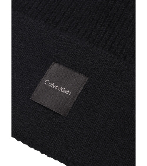 Meta Title: Berretto Calvin Klein in Cashmere: Comfort Nero