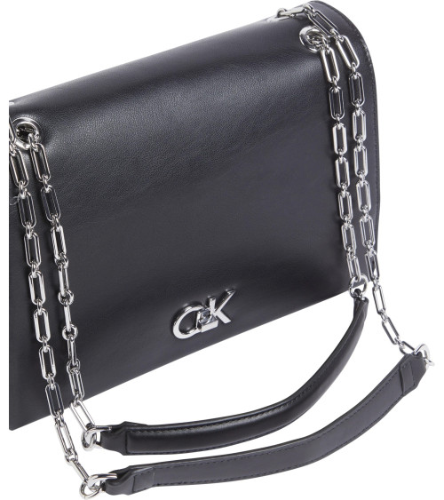 Bolso Calvin Klein CK mediano cadena Pvh color negro