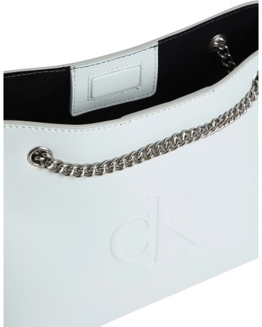 Borsa Scultorea Calvin Klein a spalla in grigio.