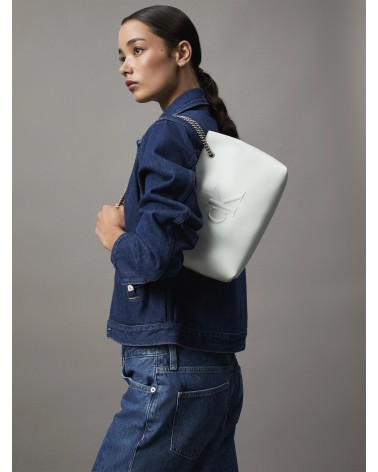 **Titre SEO**: Sac bandoulière Sculpted Chain CK - Gris Élégant