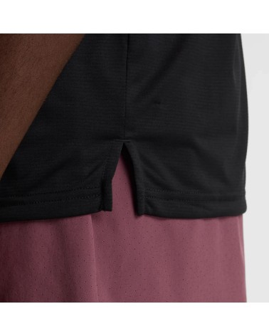 Maglietta Sportiva Nera New Balance - Comfort e Stile