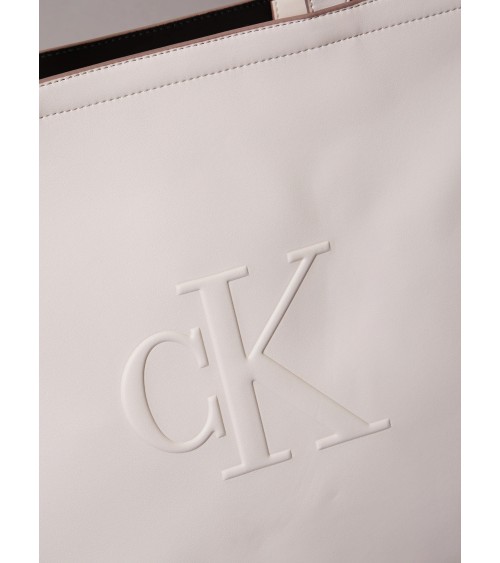 Sac Femme Calvin Klein Sculpté Slim Gris à la mode élégante.