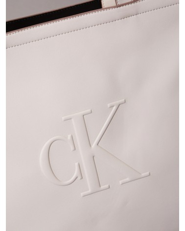 Sac Femme Calvin Klein Sculpté Slim Gris à la mode élégante.
