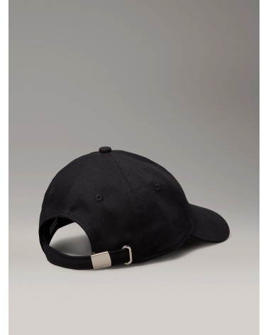 Compra gorra negra Calvin Klein con bordado de logo monogram.