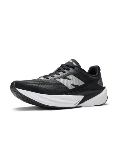 Zapatillas New Balance Propel V5 para hombre en negro.