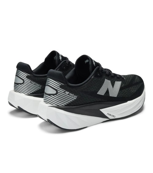 **Titre Meta SEO**: New Balance Propel V5 - Sneakers Noires 45 EU