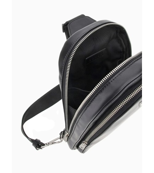 Meta Title: Eleganter GUESS Rucksack HMMECA-P4269 in Schwarz