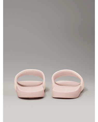 Calvin Klein Slide Monogram: Comfort ed Eleganza Unica.