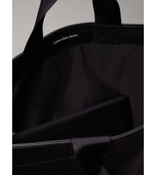 Calvin Klein K60K612230: Stylish Black Handbag for Women