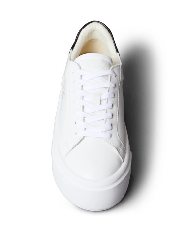 **Meta Title**: Calvin Klein Flatform - Style et Confort Chic