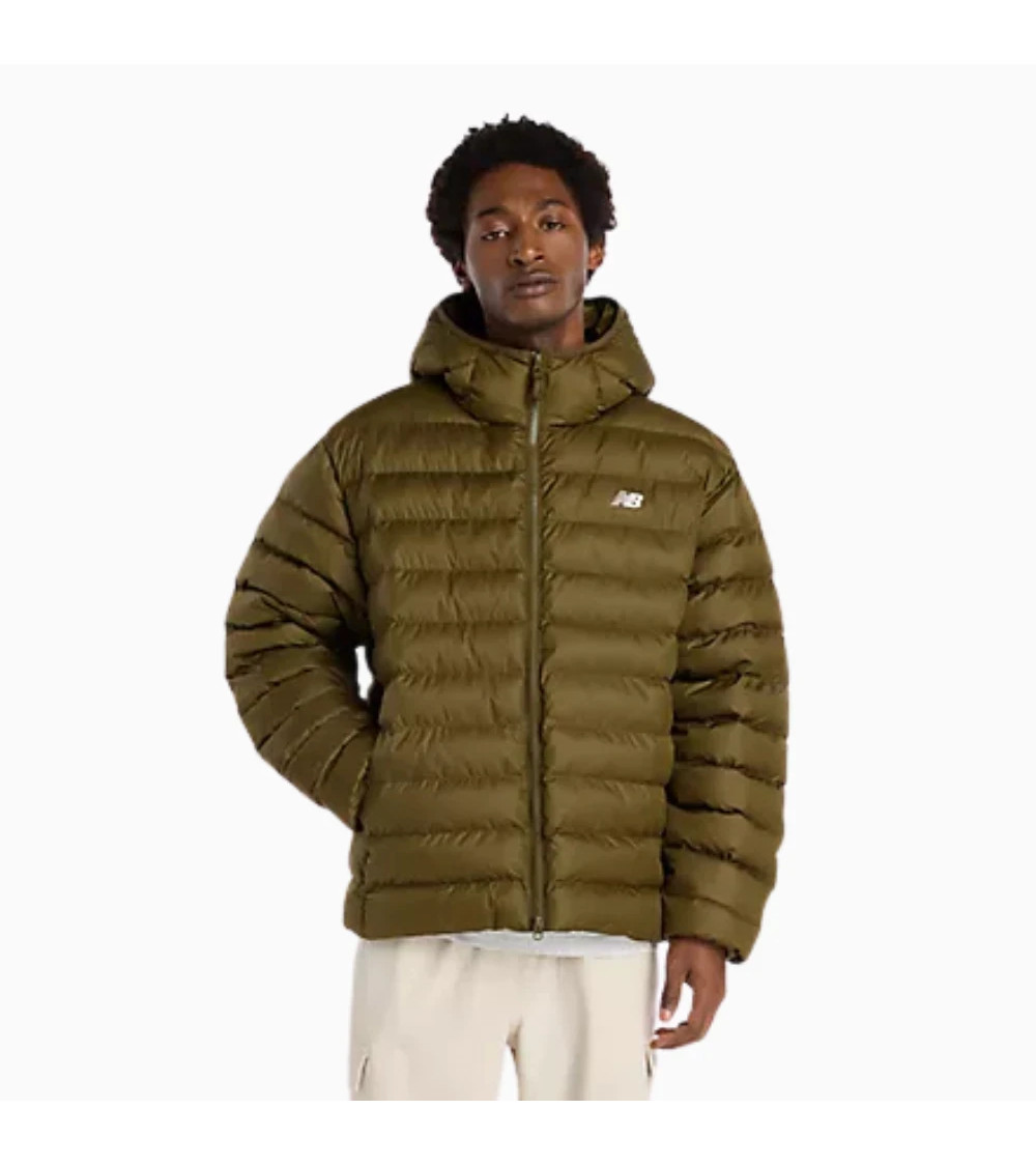 Giacca Piumino con Cappuccio New Balance: Comfort e Stile Uomo