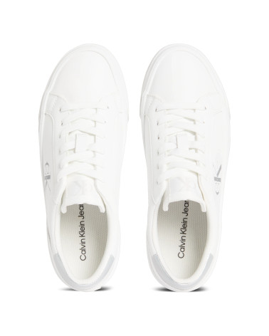 Compra zapatillas Calvin Klein Vulc Flat con metal en línea.
