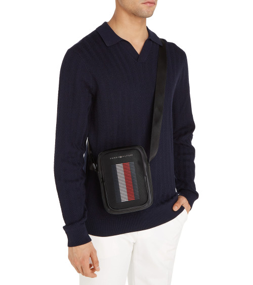 Meta Title: Sac à dos TOMMY HILFIGER TH FOUNDATION moderne