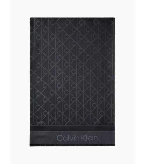 Compra la elegante bufanda negra de Calvin Klein aquí mismo.